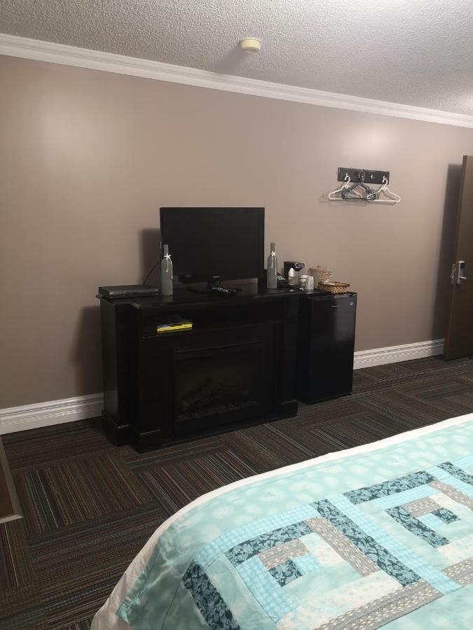Seaport Inn Port Union Bagian luar foto