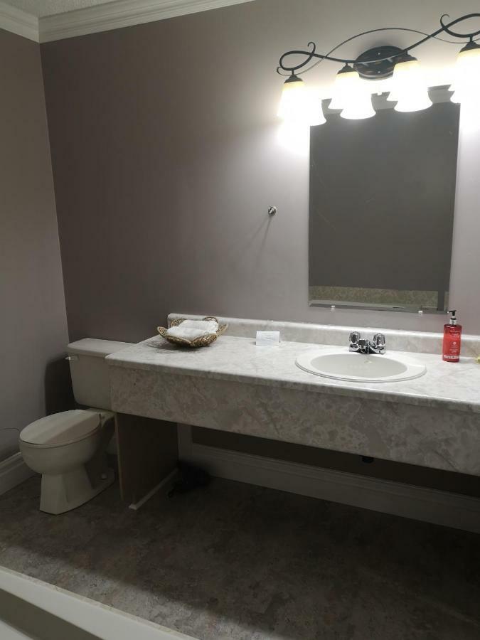 Seaport Inn Port Union Bagian luar foto